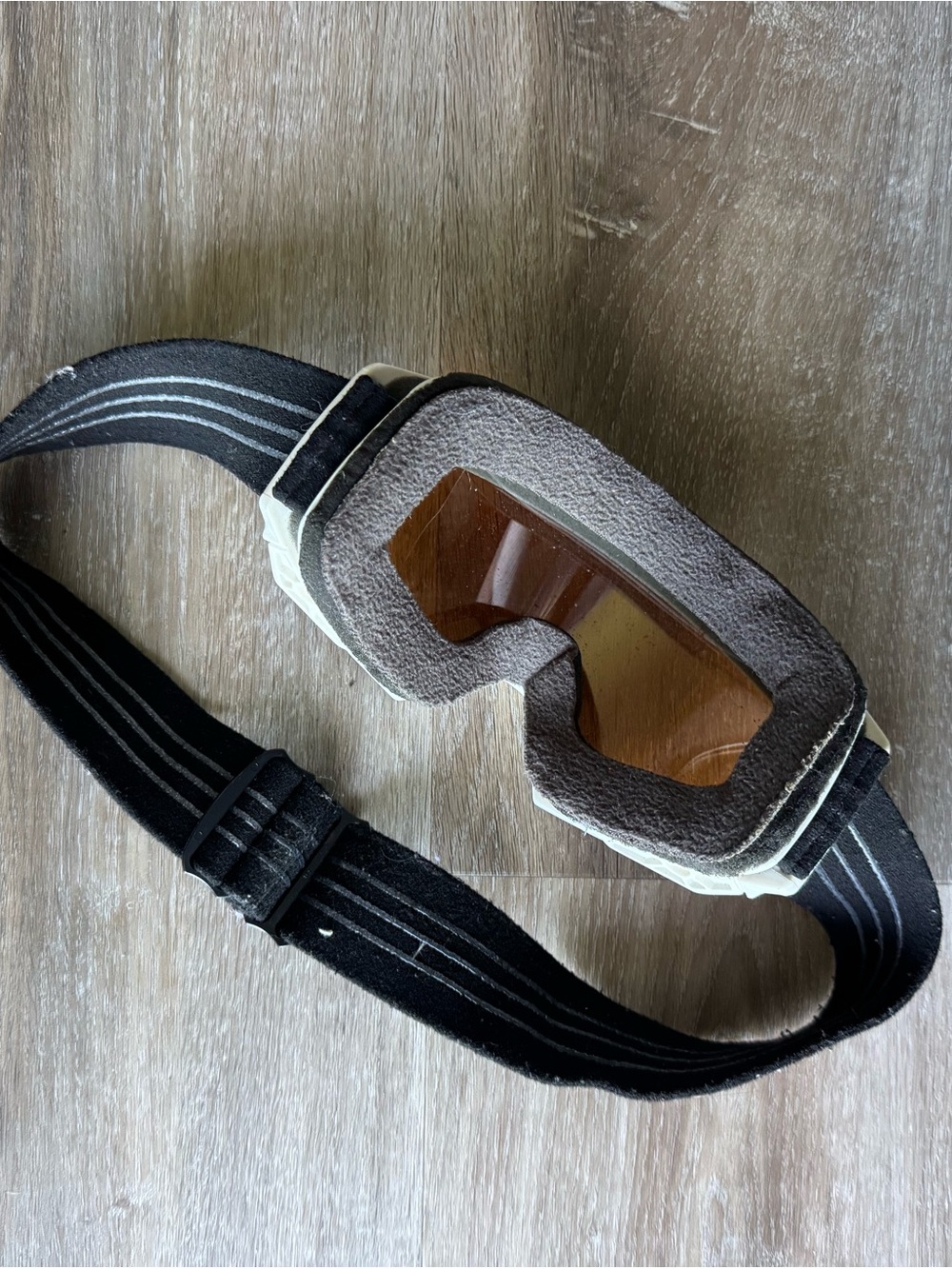 Oakley Black Strap Ski/Snow Goggles with Foam and Amber Lens